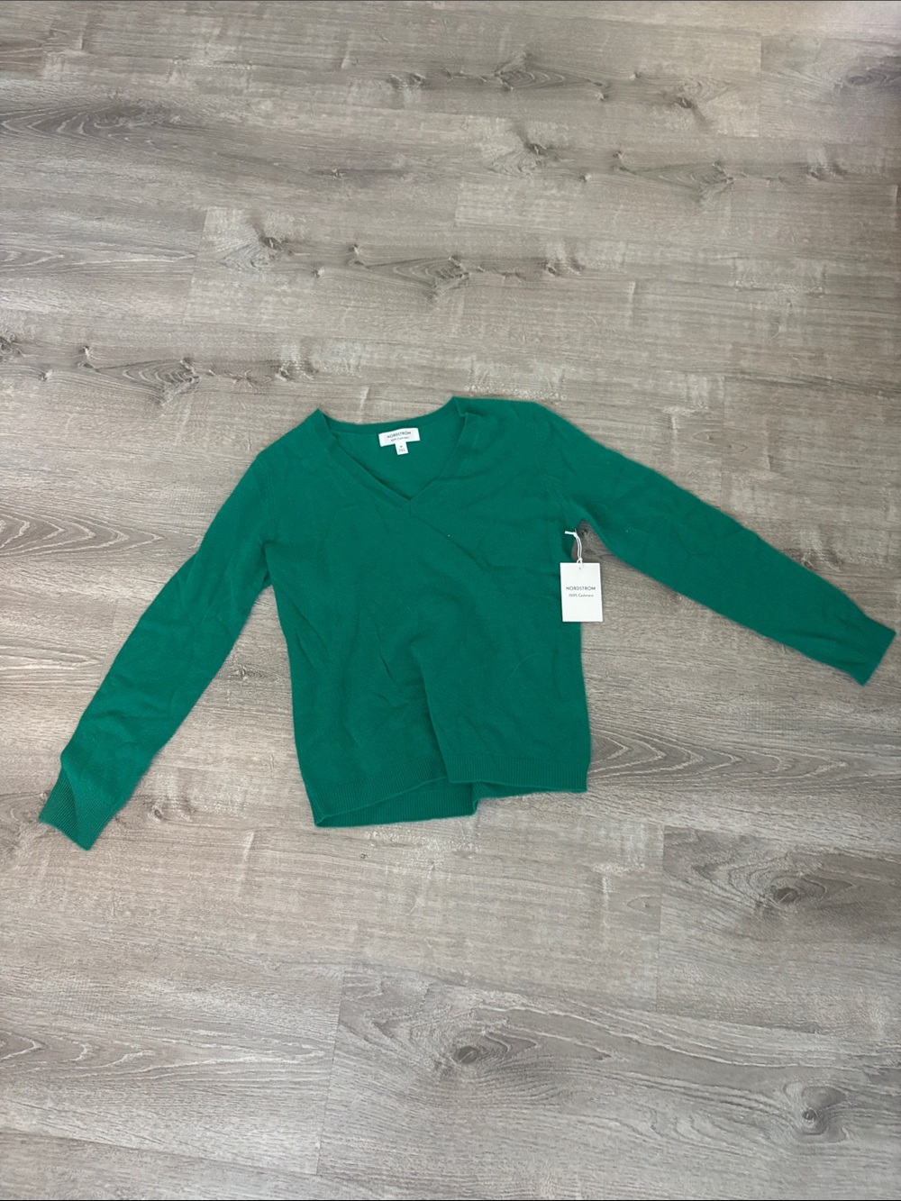 100% Cashmere Green V-Neck Long Sleeve Sweater